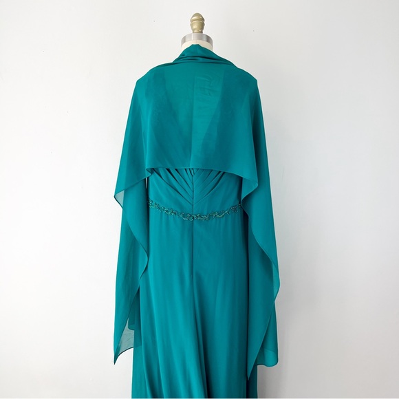 LAST CHANCE Cameron Blake • Beaded Cap Sleeve Ruched Bodice Dress • 14 - Picture 10 of 14